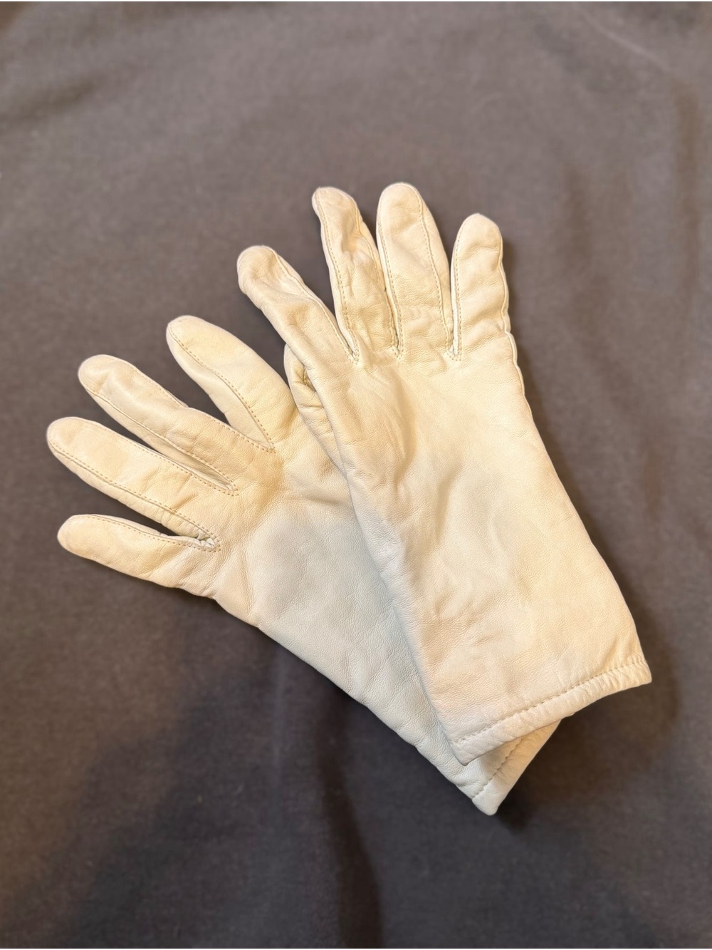 Vintage Soft Leather Gloves in Pale Gray